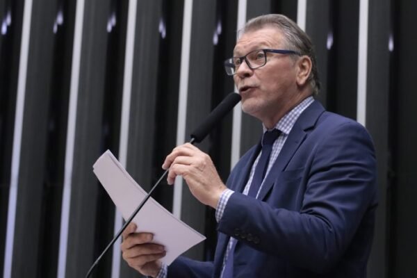 Câmara aprova uso de fundo social para agricultores atingidos por calamidades; acompanhe Câmara aprova uso de fundo social para agricultores atingidos por calamidades; acompanhe