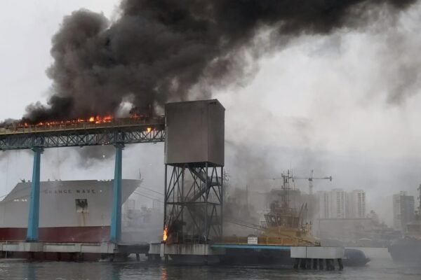 Terminal é condenado a pagar R$ 2,8 milhões a empresas que a auxiliaram no combate a incêndio no Porto de Santos Terminal é condenado a pagar R$ 2,8 milhões a empresas que a auxiliaram no combate a incêndio no Porto de Santos