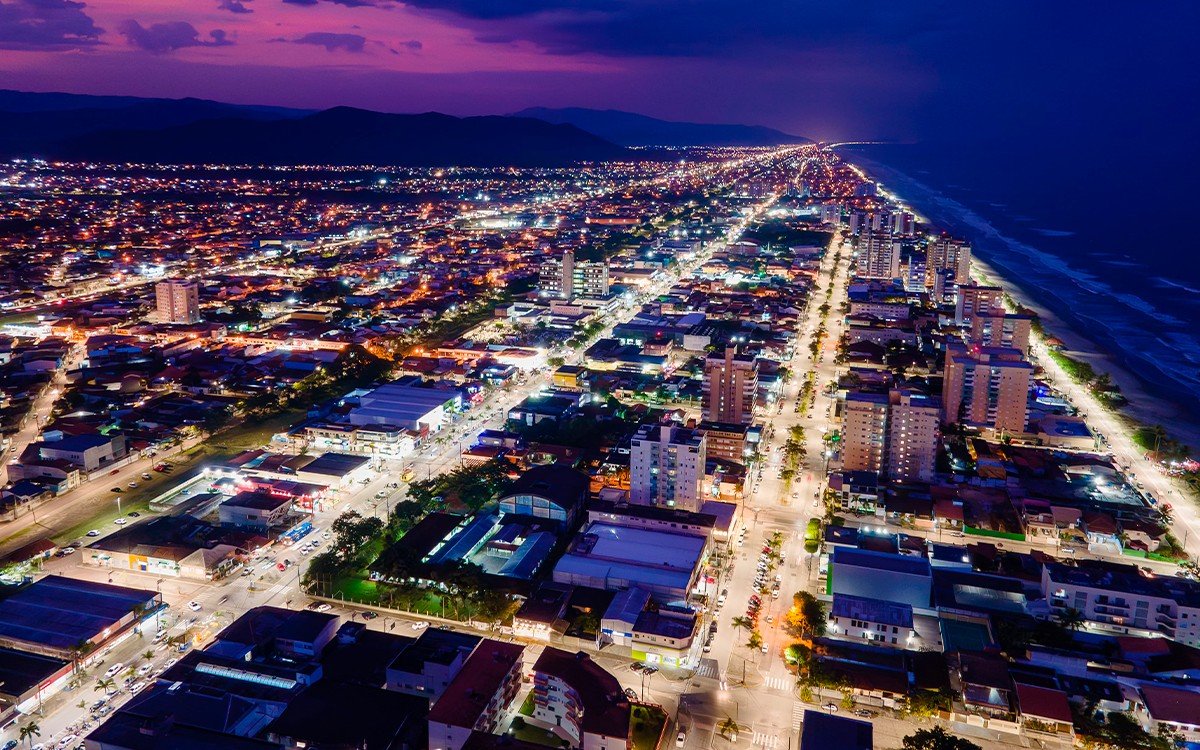 Mais iluminada e segura: Itanhaém moderniza leis para atrair novos negócios