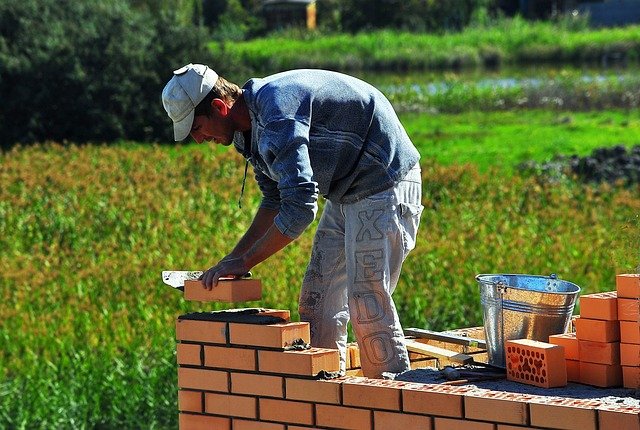 Financiamentos para produção na construção civil caem mais de 60% em 2025
