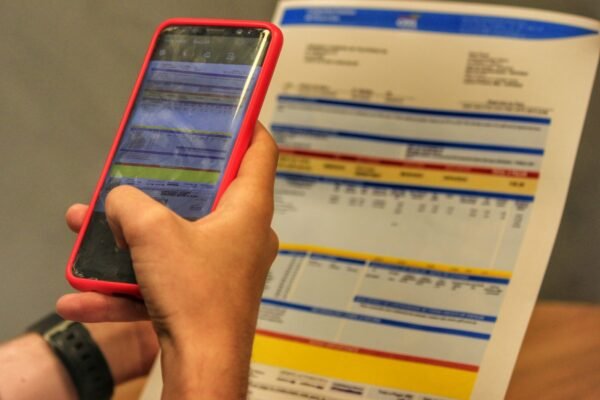 CPFL Piratininga devolve mais de R$ 220 mil cobrados indevidamente a clientes no litoral de SP
