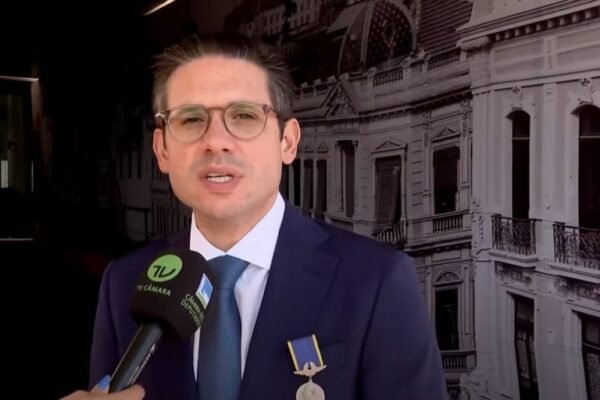 Isenção do IR para quem ganha até R$ 5 mil é prioridade no segundo semestre, diz Hugo Motta Isenção do IR para quem ganha até R$ 5 mil é prioridade no segundo semestre, diz Hugo Motta