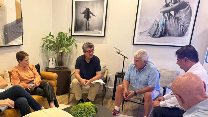 Nos EUA, senador petista acredita não ser possível adiar tarifas