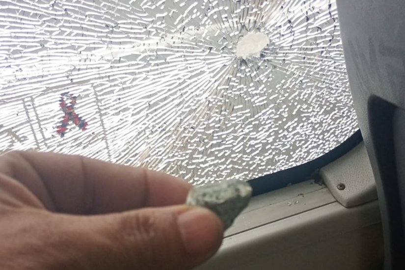 Vandalismo: Quatro ônibus foram apedrejados em menos de 1h na tarde desta terça em Taboão da Serra