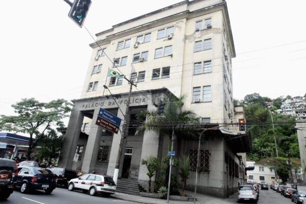 Justiça determina interdição do Palácio da Polícia de Santos após anos de obras e riscos estruturais