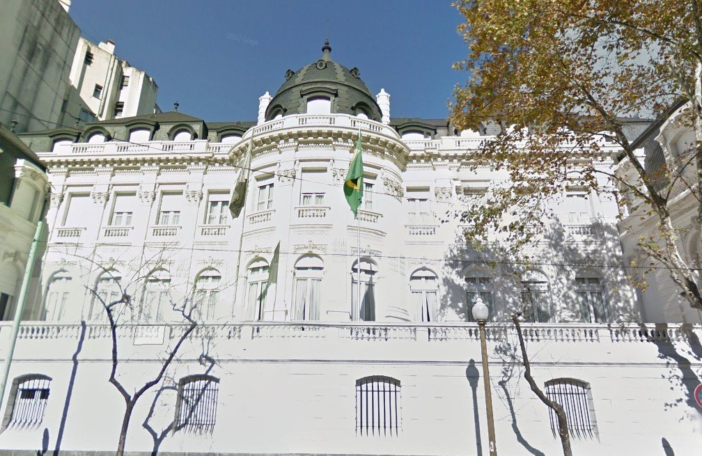 Em meio a críticas por gastos com viagens, Lula dispensa hotel e se hospeda em embaixada na Argentina