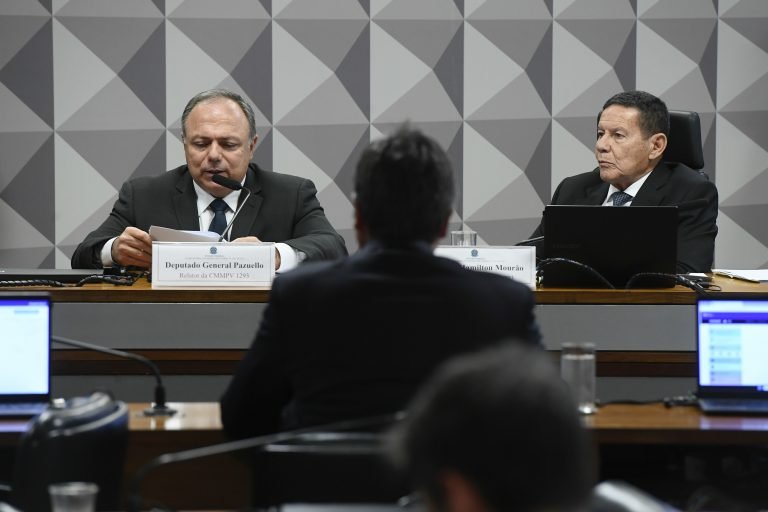 Comissão mista aprova medida provisória com aumento para militares