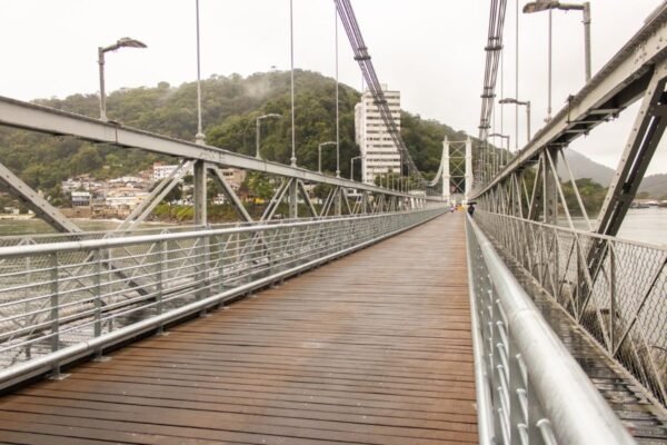 Obras alteram trânsito na Ponte Pênsil, em São Vicente, a partir de segunda-feira; veja as mudanças