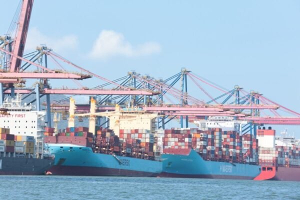 Porto de Santos corre risco de perder cargas com taxa imposta por Trump; entenda