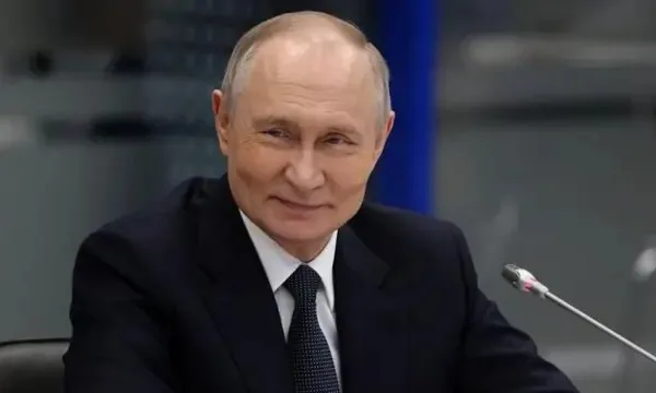 ‘Rússia está mais aliviada que preocupada com ameaça tarifária de Trump’, diz correspondente da BBC em Moscou