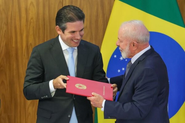 Lula prepara 6 novos programas sociais, de olho em 2026