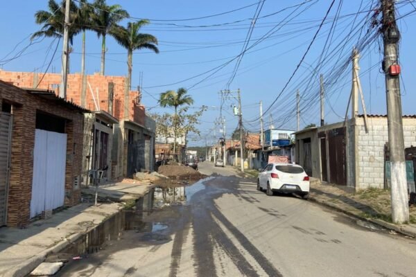 Jovem morre e pai dele fica ferido após levarem tiros em briga de trânsito no litoral de SP; autor fugiu