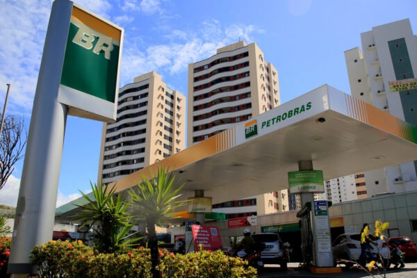 Petrobras avalia retorno ao setor de distribuição