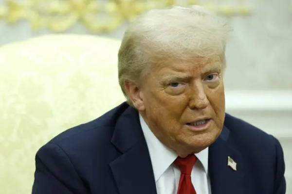 Estou ‘decepcionado, mas ainda não desisti’ de Putin, diz Trump à BBC