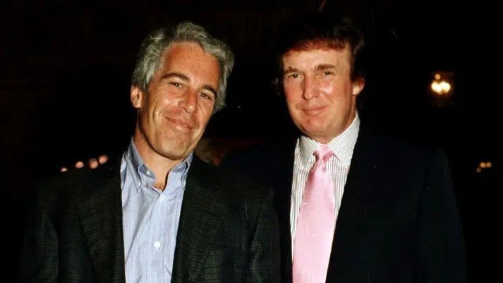 Quem é Ghislaine Maxwell, ex de Epstein chamada para depor sobre caso polêmico envolvendo Trump