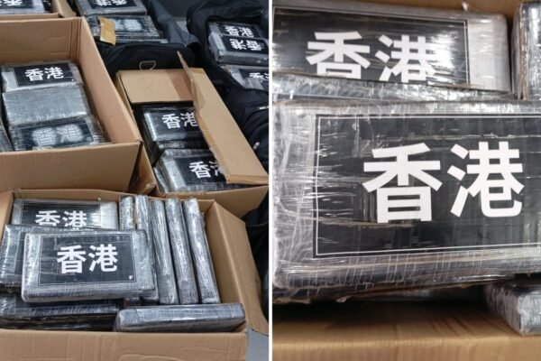 PM apreende 347 kg de drogas com inscrição chinesa; dois são presos PM apreende 347 kg de drogas com inscrição chinesa; dois são presos