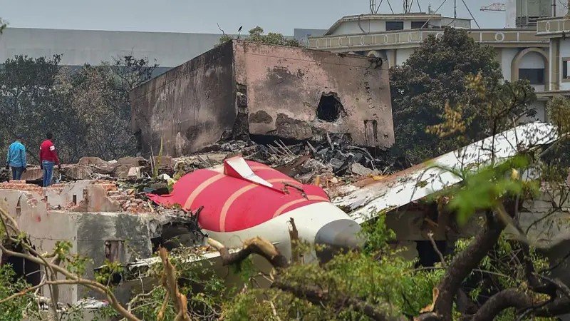 As vozes na cabine do piloto que alimentam controvérsia sobre o acidente da Air India