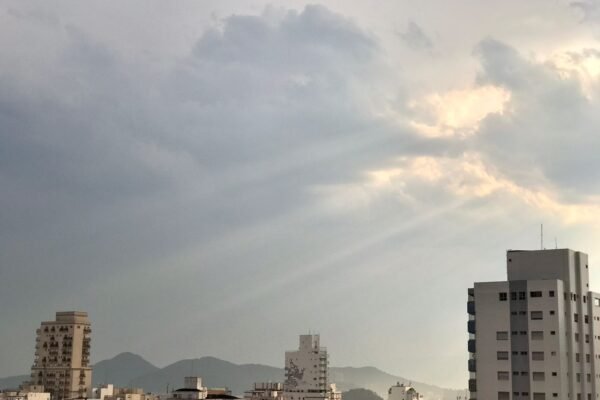 Defesa Civil alerta para pancadas de chuva e rajadas de vento na Baixada Santista; veja a previsão