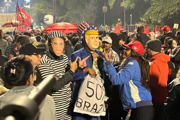 Manifestantes ocupam Av. Paulista em protesto contra tarifaço imposto por Trump ao Brasil e pela taxação dos super-ricos