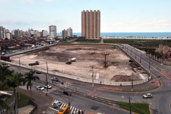 Shopping com espaço para 300 lojas começa a ser construído e deve gerar até 4 mil empregos em Praia Grande