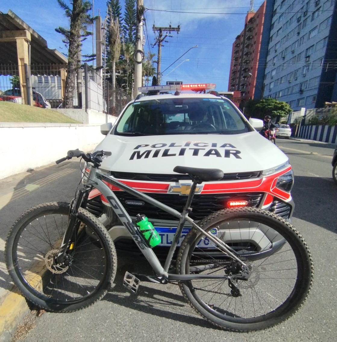 Professor imobiliza criminoso com golpe de jiu-jitsu e evita furto a aluno em a academia no interior de SP