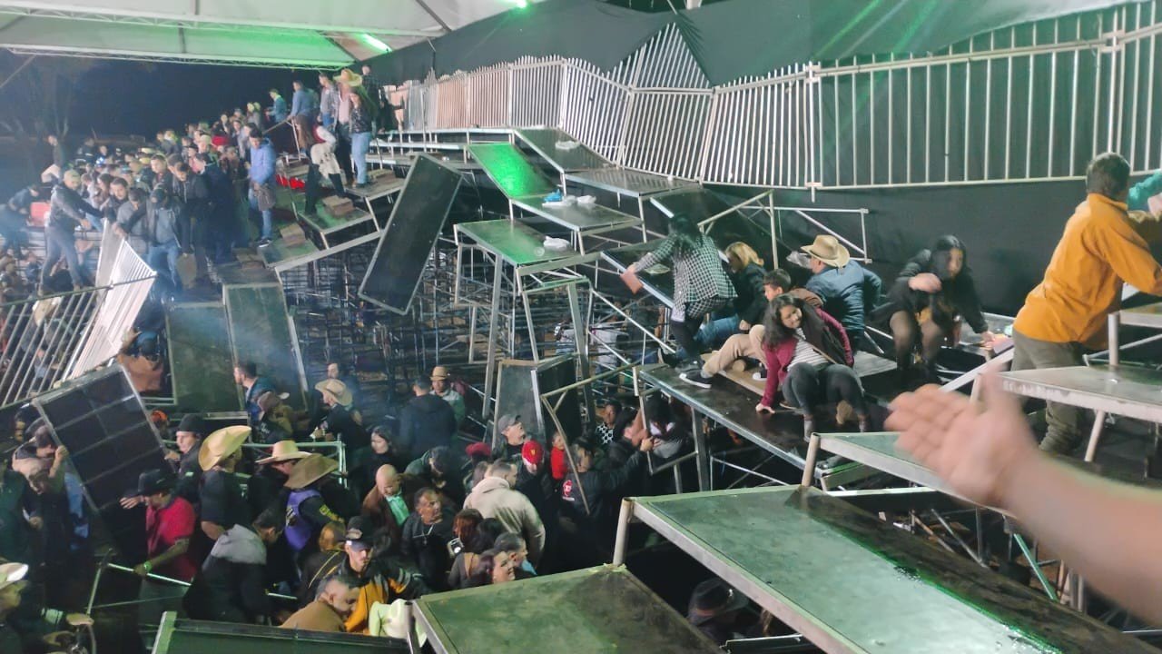 Evento sertanejo é cancelado após queda de arquibancada que deixou dezenas de feridos