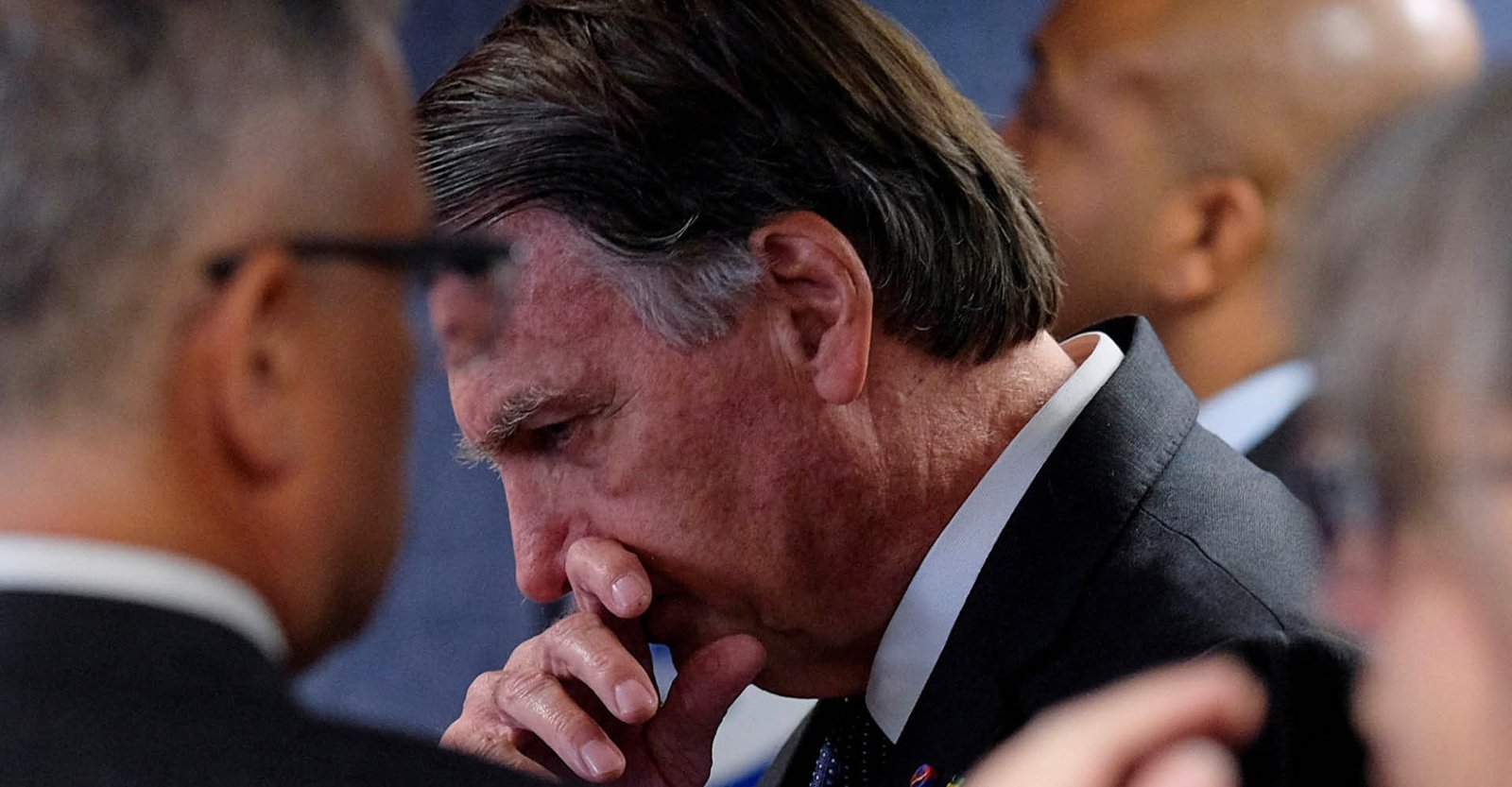 Prisão de Bolsonaro eleva tensão entre EUA e Brasil, avalia Steve Bannon