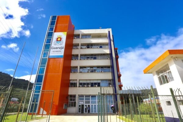 Guarujá abre mais de 800 vagas em concursos públicos com salários de até R$ 6.900; confira