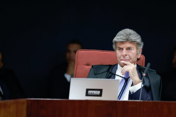 Fux é sorteado relator de pedido de prisão domiciliar humanitária para Silveira