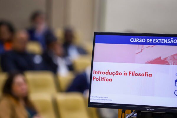 Escola do Parlamento inicia curso sobre Introdução à Filosofia Política