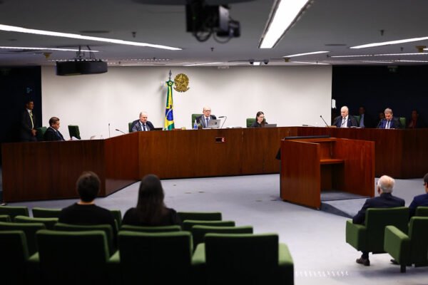 Gilmar Mendes assume presidência da 2ª Turma e critica ‘narrativas’ contra o STF