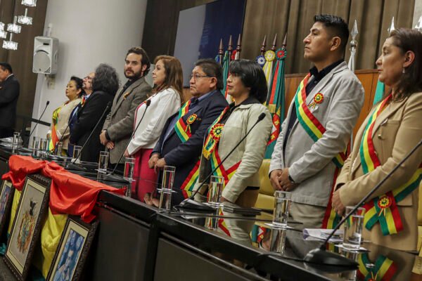 Em solenidade, autoridades e personalidades comemoram o bicentenário da Bolívia