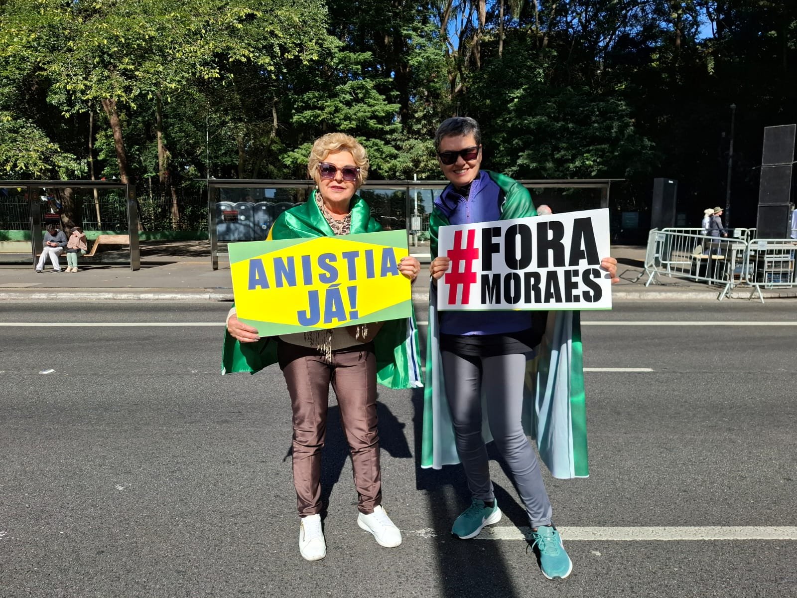 Manifestantes chegam à Avenida Paulista para ato contra Lula e Moraes