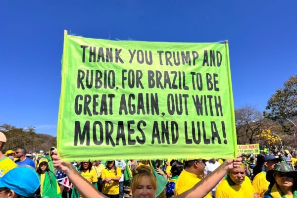 Confira imagens da manifestação deste domingo, 3, em Brasília