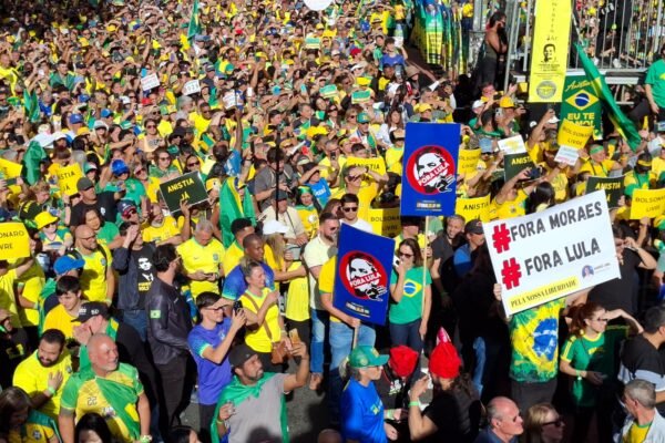 Valdemar Costa Neto é direto e pede: ‘Volta, Bolsonaro’