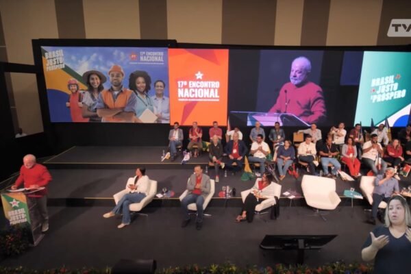 Lula defende moeda alternativa ao dólar: ‘Não preciso ficar subordinado’