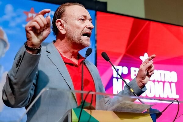 Edinho Silva, presidente do PT, chama Trump de maior líder fascista do século