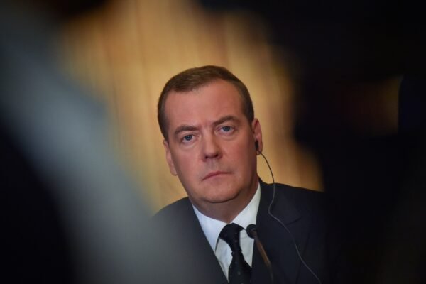 De reformista e fã de Linkin Park a provocador do Kremlin: quem é Dmitri Medvedev, o ex-presidente da Rússia que irritou Donald Trump De reformista e fã de Linkin Park a provocador do Kremlin: quem é Dmitri Medvedev, o ex-presidente da Rússia que irritou Donald Trump