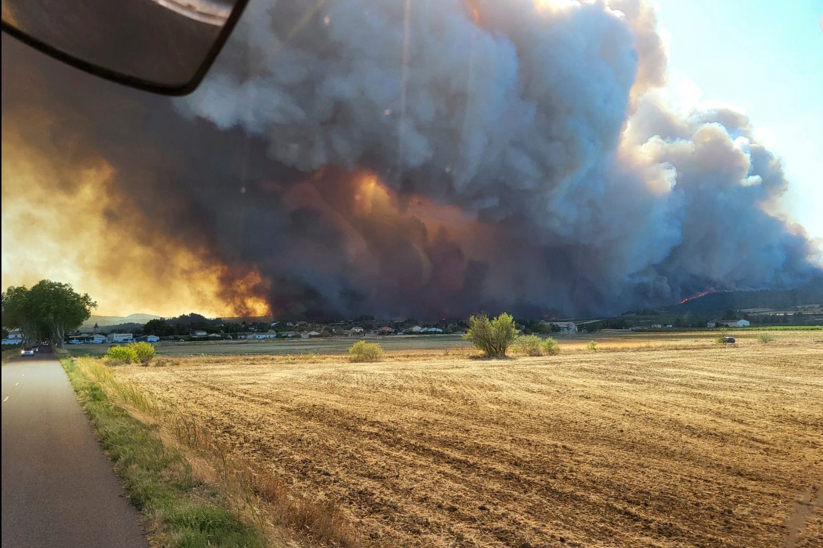 Incêndio florestal na França deixa 1 morto e 9 feridos; fogo atinge área equivalente ao tamanho de Paris