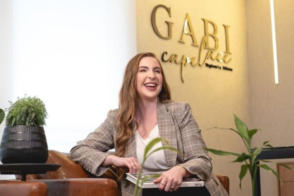 Gabi Capelace: precisão e transparência na avaliação de imóveis em Santos