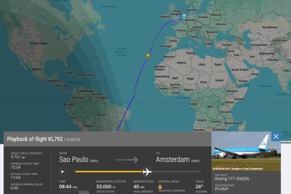 Carregador portátil pega fogo em pleno voo entre São Paulo e Amsterdã; fumaça tomou conta da cabine e assustou passageiros