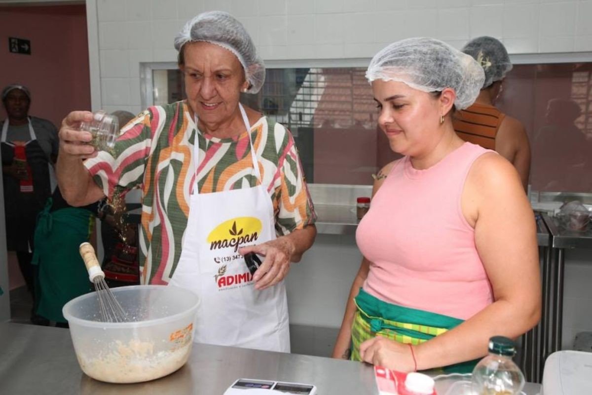 Oficina de culinária ensina a fazer bolos para o Dia dos Pais e receitas sem glúten; veja como participar