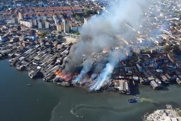 Governo Federal anuncia R$ 80 milhões para reurbanização de favela sobre palafitas e verba para novas moradias