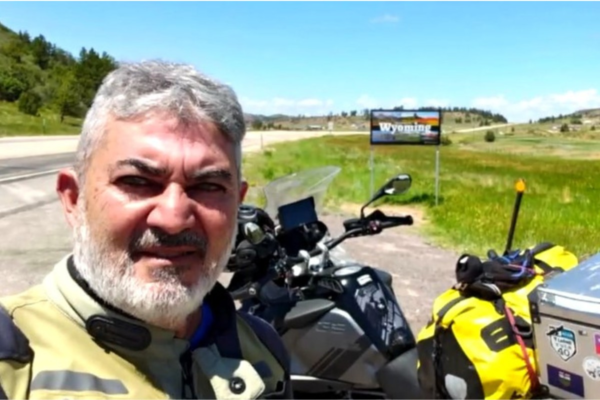 Do Brasil ao Alasca: empresário cruza 14 países em aventura sobre duas rodas; VÍDEO