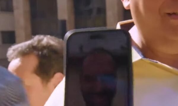 Na Avenida Paulista, políticos clamam por anistia e exaltam Eduardo Bolsonaro