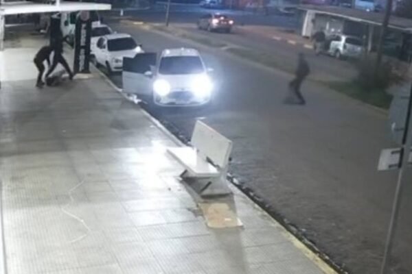 Turista do RS é assaltada no Uruguai; vídeo mostra ataque