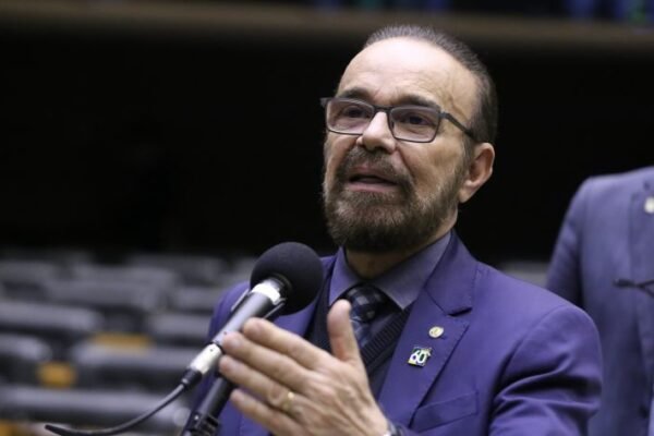 Comissão aprova projeto que prevê o direito de escolha da pessoa idosa sobre formas de cobrança