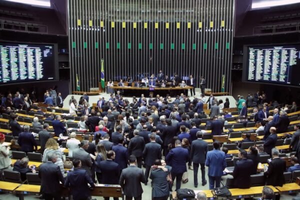 Deputados retomam votações após recesso Deputados retomam votações após recesso