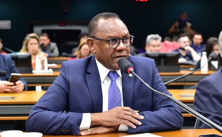 Comissão aprova projeto que torna crime descumprir medida protetiva de pessoa idosa