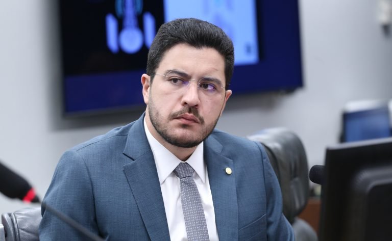 Debatedores defendem aprovação de projeto que amplia proteção de crianças e adolescentes no ambiente digital